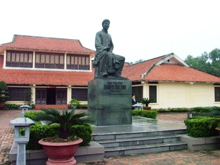 Dừng chân bên khu di tích đại thi hào Nguyễn Du, Hà Tĩnh